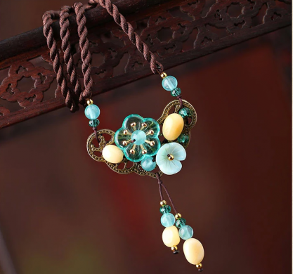 清澈的笑容復(fù)古項(xiàng)鏈?zhǔn)罪? / data-adAK=