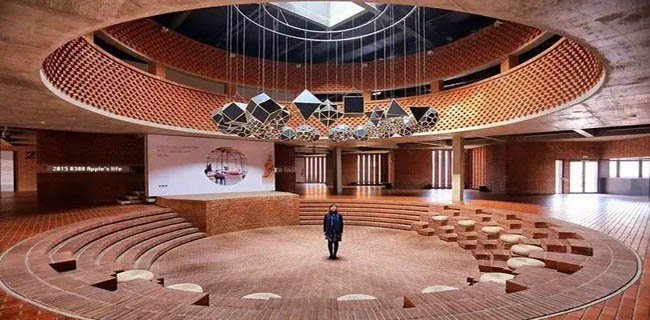 紅磚的建筑藝術(shù)，每一張紅磚墻都可以拿去做紅