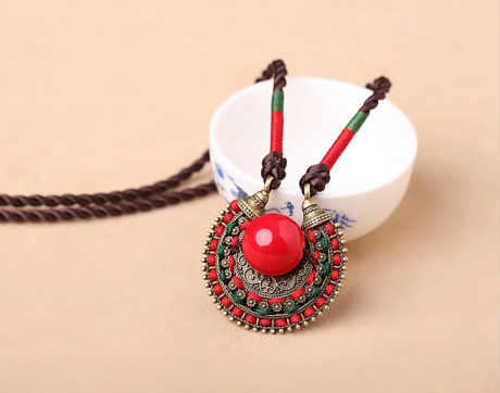 紅色吊墜鎖骨鏈復(fù)古項(xiàng)鏈?zhǔn)罪? / data-c9Gn=