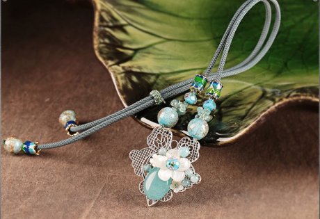 小清新文藝短款項(xiàng)鏈，藍(lán)色琉璃鎖骨鏈?zhǔn)罪? / data-ouOG=