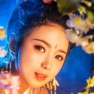 五彩星空提燈少女頭像，唯美古風(fēng)真人頭像