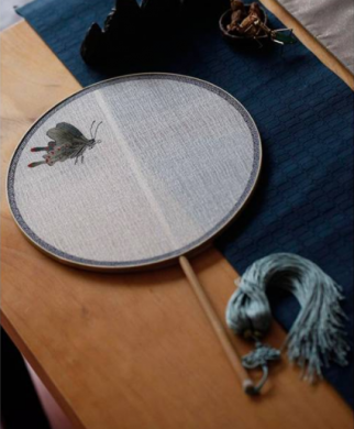 匠心啟航閱讀古典復(fù)古團(tuán)扇，繡花宮扇刺繡團(tuán)扇