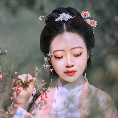 精致優(yōu)雅帶扇女生頭像，唯美古風(fēng)真人頭像