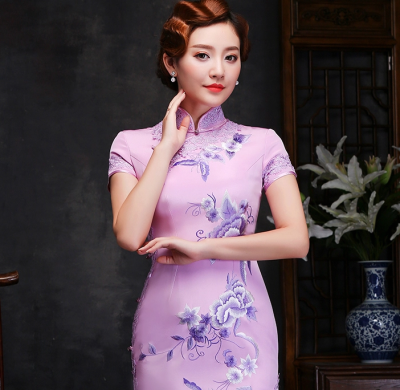 真絲繡花旗袍，復(fù)古氣質(zhì)蕾絲鑲邊旗袍