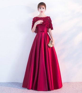 時(shí)尚匠心啟航閱讀中式禮服，紅色蕾絲花朵晚禮服