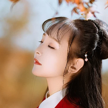 楓葉紅衣女生頭像，唯美古風(fēng)真人頭像