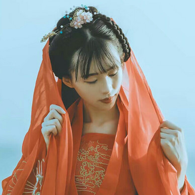 烈焰紅衣女生頭像，唯美古風(fēng)真人頭像