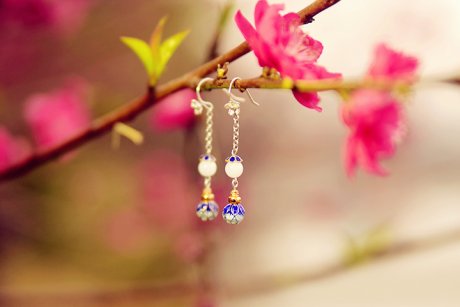 氣質(zhì)銀流金耳飾，純白貝珠顏如玉耳環(huán)首飾