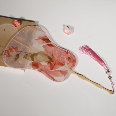 粉色清新團(tuán)扇，匠心啟航閱讀文藝古風(fēng)古典扇子