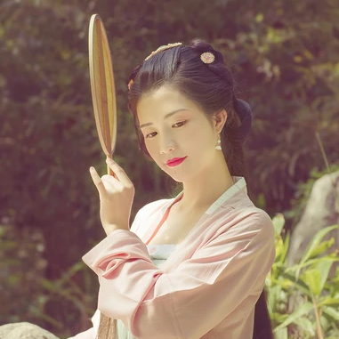 文藝清新帶團(tuán)扇女生頭像，唯美古風(fēng)真人頭像