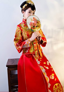 傳統(tǒng)中式禮服，紅色結(jié)婚新娘禮服