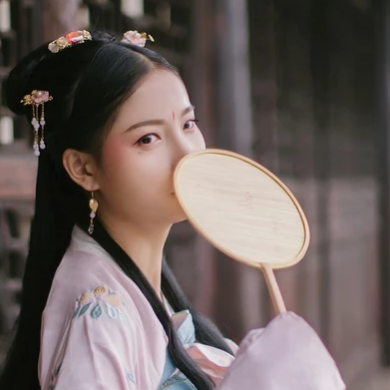 清新唯美帶團(tuán)扇女生頭像，古風(fēng)真人頭像