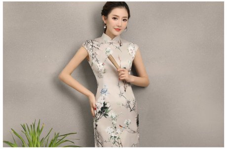 杏色曉鶴印花旗袍，時(shí)尚淡雅旗袍裙