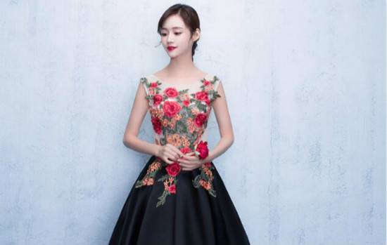 復(fù)古匠心啟航閱讀蕾絲綁帶中式禮服