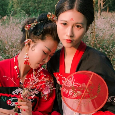 嬌艷紅衣閨蜜頭像，唯美古風真人頭像