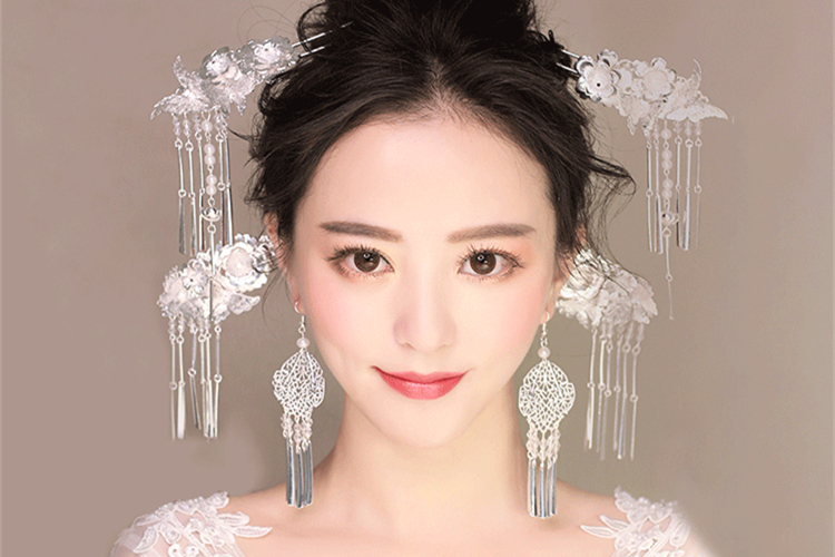 匠心啟航閱讀銀白色步搖，新文藝復(fù)古發(fā)簪