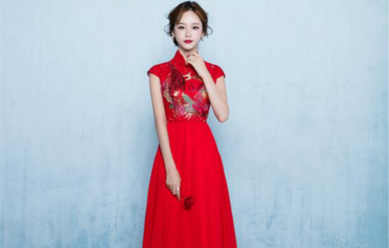 中式立領(lǐng)匠心啟航閱讀刺繡中式禮服