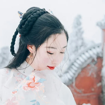 白雪紛飛女生頭像，唯美古風(fēng)真人頭像