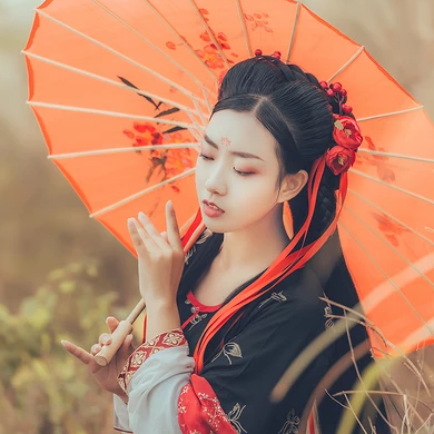 紅妝帶紅傘女生頭像，唯美古風(fēng)真人頭像