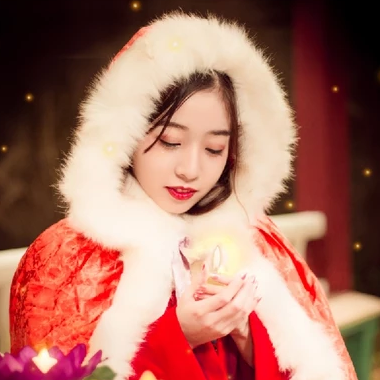 月色下放蓮花女生頭像，唯美古風(fēng)真人頭像