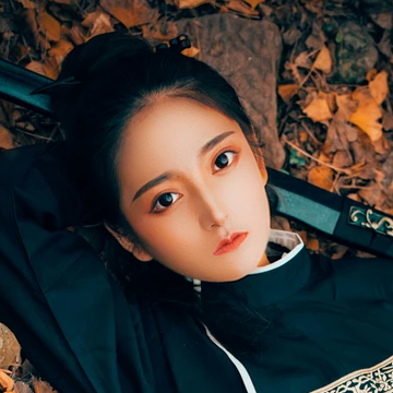 霸氣帶兵器俠客女生頭像，唯美古風真人頭像