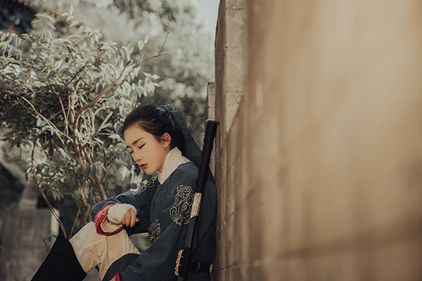 俠風滿溢古風真人頭像，英氣女生頭像