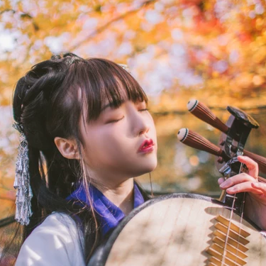 文藝彈琵琶女生頭像，唯美古風(fēng)真人頭像