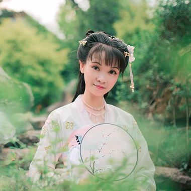 清新氣質(zhì)帶團扇女生頭像，唯美古風(fēng)真人頭像