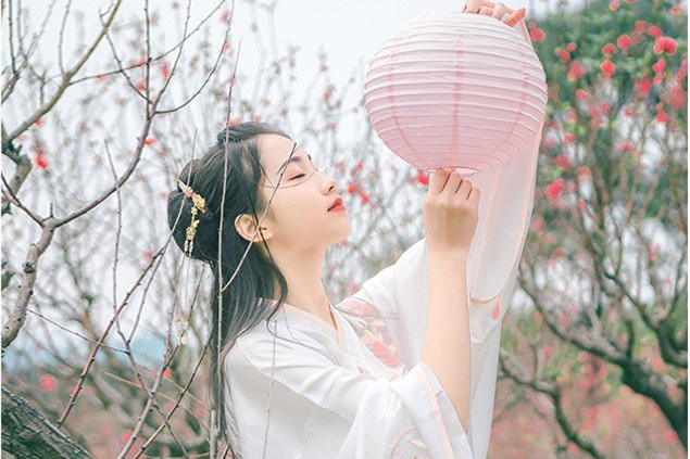 輕盈溫婉的古風(fēng)女子頭像，中國(guó)古典風(fēng)格qq頭像