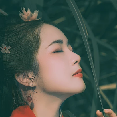 文藝紅衣帶傘女生頭像，唯美古風(fēng)真人頭像