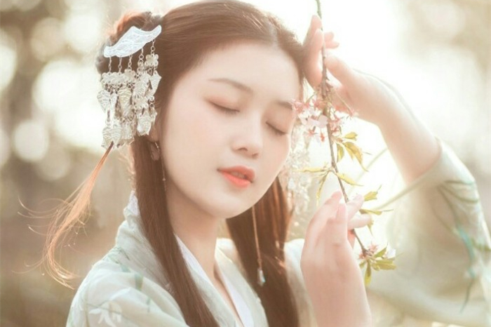 嬌俏女子古風(fēng)唯美頭像，淡掃峨眉真人女生頭像