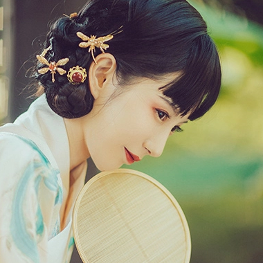 俏皮可愛帶團(tuán)扇女生頭像，唯美古風(fēng)真人頭像